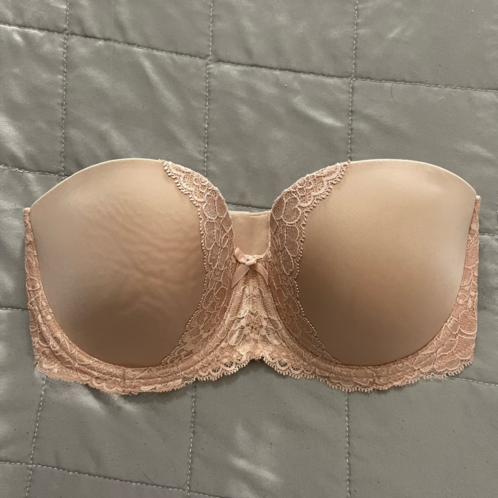 Victoria’s Secret strapless bra